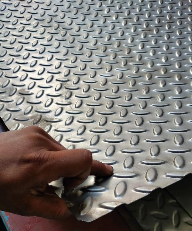Checkered Plate Embossing Machine - Image 6